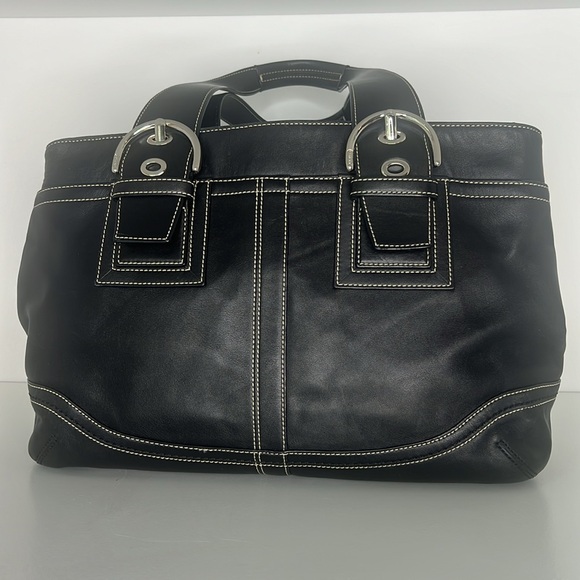 Elegant Coach Black Leather Soho Tote Bag with Chrome Hardware - Picture 4 of 13